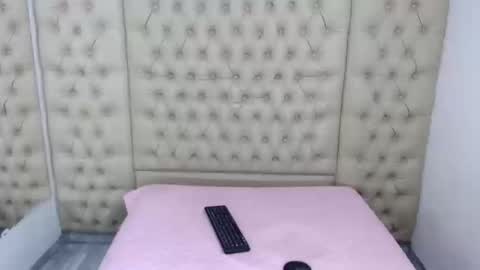 jessicahott01 online show from September 11, 9:05 pm