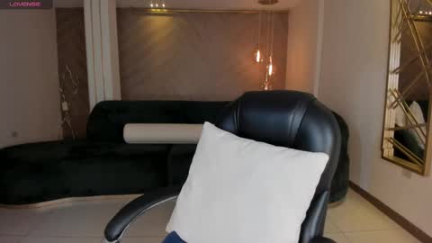 JESS online show from September 18, 10:19 am