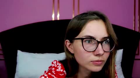 Snapshot of jessiejuss chatting on September 16, 2:20 pm JessieJuss online show from September 16, 2:20 pm