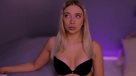 jessiellle online show from October 16, 6:35 am