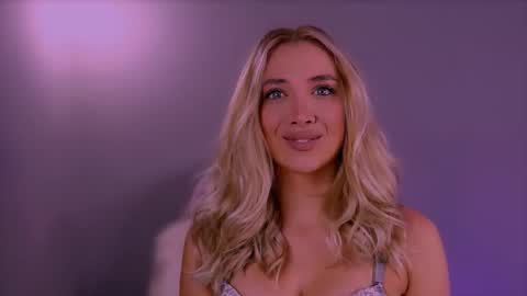 jessiellle online show from October 7, 6:15 pm