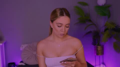 jessiellle online show from November 11, 1:13 pm