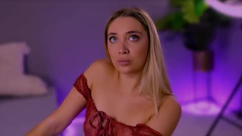 jessiellle online show from October 18, 7:29 pm