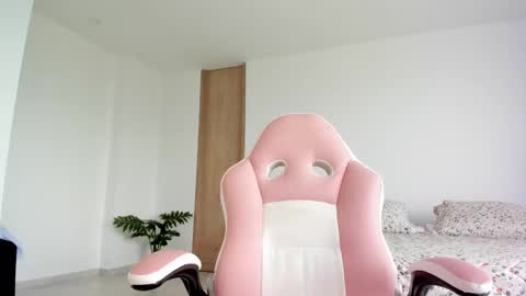 Snapshot of jessikapalmer chatting on February 18, 4:47 pm online show from February 18, 4:47 pm