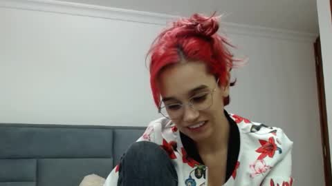 Snapshot of jessilop_ chatting on January 21, 6:00 am Jessi Lop online show from January 21, 6:00 am