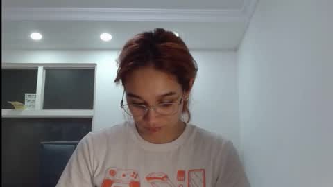 Snapshot of jessilop_ chatting on March 5, 9:27 am Jessi Lop online show from March 5, 9:27 am