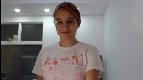Snapshot of jessilop_ chatting on March 5, 6:23 am Jessi Lop online show from March 5, 6:23 am