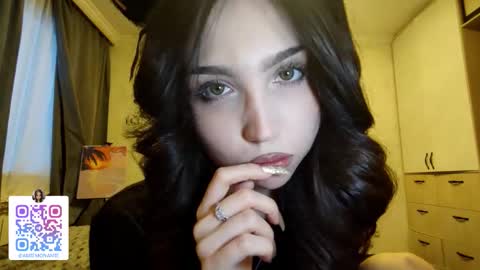 I am Gina ntmu Lets hit 10 Thumbs Up together online show from December 23, 5:35 am