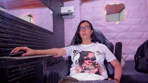 Queen online show from March 9, 7:37 pm