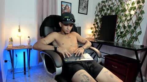 Jeyk Alex online show from September 25, 8:05 pm