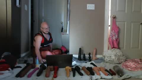 Snapshot of jghosty69 chatting on December 2, 1:52 pm Nasty Cumslut online show from December 2, 1:52 pm