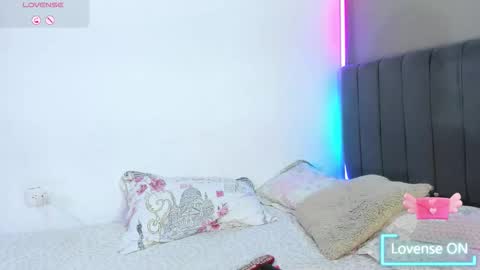 jhackelin  My independent account online show from February 14, 2:03 am