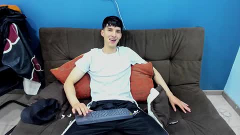 Jheampiero online show from December 22, 1:29 pm