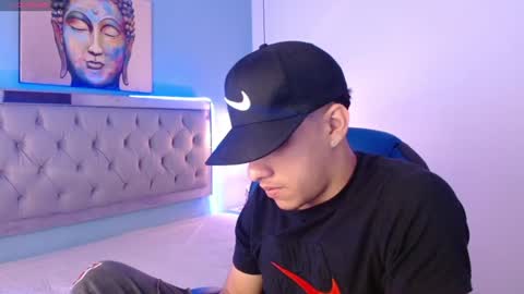 Snapshot of jheidertwink chatting on January 22, 3:52 am Jheider R. online show from January 22, 3:52 am