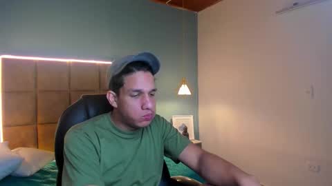 Snapshot of jheidertwink chatting on September 12, 12:29 pm Jheider R. online show from September 12, 12:29 pm