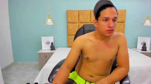 Snapshot of jheidertwink chatting on September 9, 2:06 pm Jheider R. online show from September 9, 2:06 pm