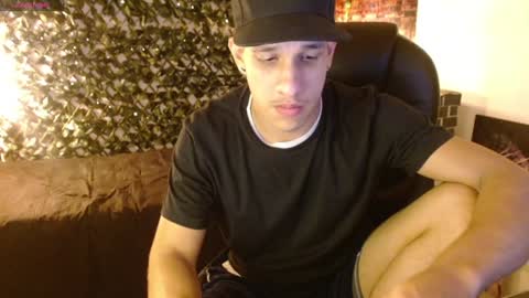 Snapshot of jheidertwink chatting on January 25, 4:13 pm Jheider R. online show from January 25, 4:13 pm