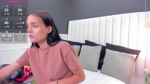 Jhoana  online show from October 8, 8:15 pm