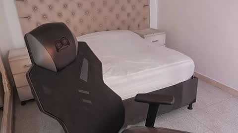 jhoanleandro online show from February 11, 5:55 am