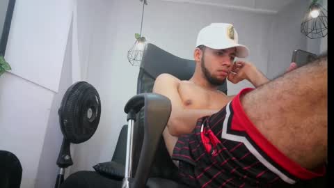 Snapshot of jhon_malo chatting on February 8, 6:54 am jhon_malo online show from February 8, 6:54 am