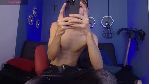 Snapshot of jhon_malo chatting on September 13, 12:51 pm jhon_malo online show from September 13, 12:51 pm