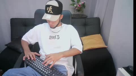 Snapshot of jhon_malo chatting on February 2, 2:38 am jhon_malo online show from February 2, 2:38 am