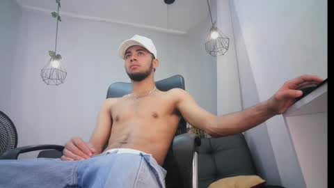Snapshot of jhon_malo chatting on February 8, 3:41 am jhon_malo online show from February 8, 3:41 am