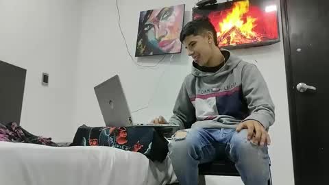 jhon online show from February 8, 9:57 pm