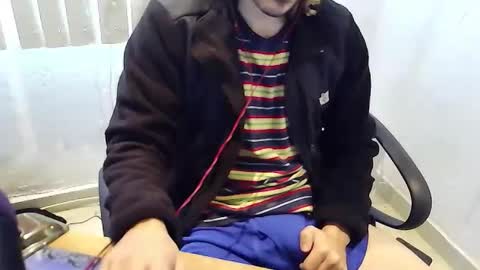 Snapshot of jhonnygoldendick chatting on December 11, 9:01 pm jhonnygoldendick online show from December 11, 9:01 pm