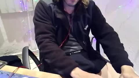 Snapshot of jhonnygoldendick chatting on December 5, 7:43 am jhonnygoldendick online show from December 5, 7:43 am