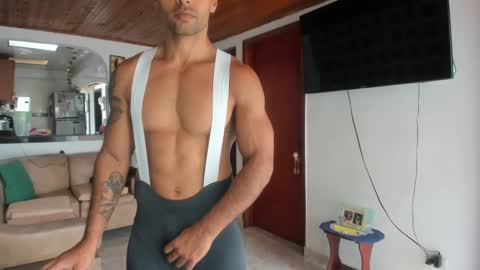 Snapshot of jhonnyxxfitnexx chatting on February 28, 6:41 pm jh online show from February 28, 6:41 pm
