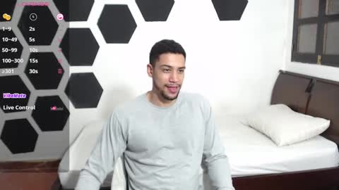 Snapshot of jhors__collens chatting on January 29, 6:01 am Jhors online show from January 29, 6:01 am