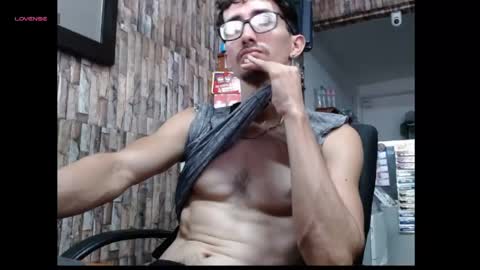 jhosuamoore2 online show from May 20, 9:32 pm