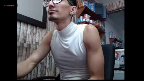 jhosuamoore2 online show from May 16, 2:16 pm