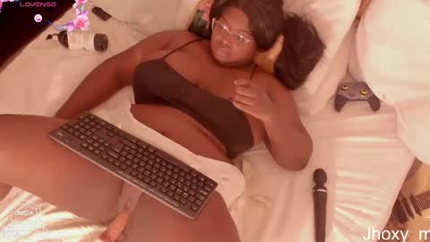 Snapshot of jhoxy_m chatting on February 28, 3:04 am Hello iam hoxy ready to get wet online show from February 28, 3:04 am
