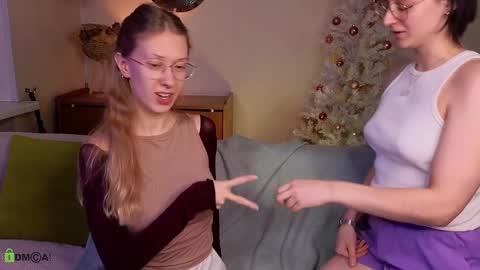Snapshot of jitoon_exe chatting on December 7, 4:42 pm Hey Guys We are Julia ginger Tina brunette online show from December 7, 4:42 pm