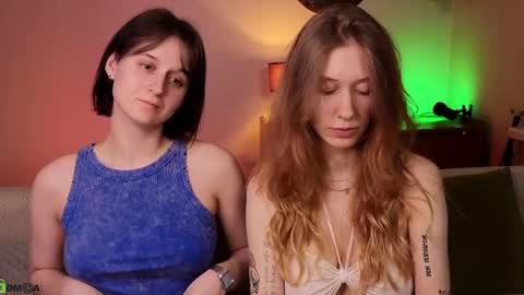 Snapshot of jitoon_exe chatting on March 11, 2:51 pm Hey Guys We are Julia ginger Tina brunette online show from March 11, 2:51 pm