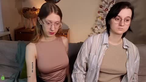 Snapshot of jitoon_exe chatting on December 2, 3:29 am Hey Guys We are Julia ginger Tina brunette online show from December 2, 3:29 am
