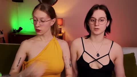 Snapshot of jitoon_exe chatting on February 2, 5:48 pm Hey Guys We are Julia ginger Tina brunette online show from February 2, 5:48 pm