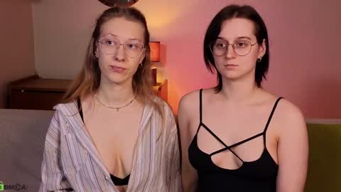 Snapshot of jitoon_exe chatting on January 11, 4:25 pm Hey Guys We are Julia ginger Tina brunette online show from January 11, 4:25 pm