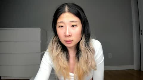 Jiwoo online show from March 25, 11:11 pm