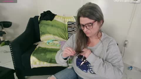 Snapshot of jjjust4fun1985 chatting on December 5, 1:42 am Nicole Allen online show from December 5, 1:42 am