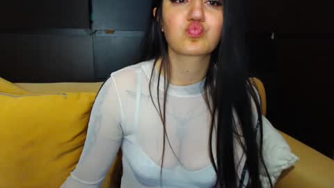 Snapshot of jjodie__ chatting on December 3, 12:13 pm luuuuuuuuuu online show from December 3, 12:13 pm