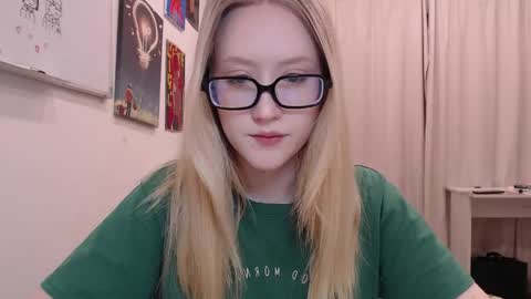 joan_kiss online show from March 21, 5:50 pm