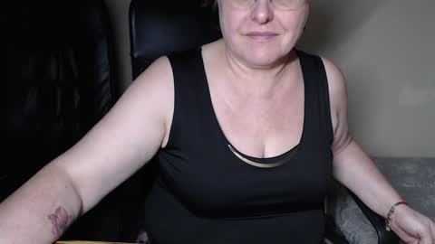 Snapshot of joannaandneighbour chatting on January 18, 11:43 am Joanna and Greg online show from January 18, 11:43 am
