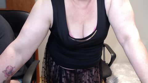 Snapshot of joannaandneighbour chatting on January 19, 12:17 pm Joanna and Greg online show from January 19, 12:17 pm