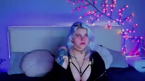 Snapshot of joannlowes chatting on September 10, 10:11 pm Joann online show from September 10, 10:11 pm