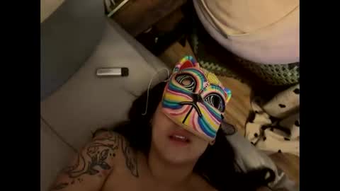 joey_binaa online show from April 13, 3:22 am