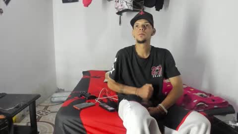 johan_and_antonella online show from March 29, 6:37 am