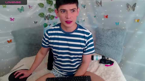 Snapshot of johan_sweet1 chatting on January 3, 2:40 pm JOHAN - online show from January 3, 2:40 pm